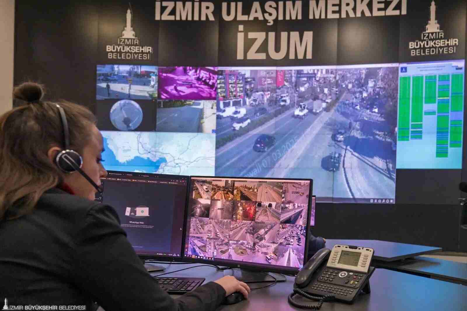 İZMİR DE KAVŞAKLAR GÜN BOYU DENETLENİYOR, GEREKSİZ BEKLEMELERİN ÖNÜNE GEÇİLİYOR…