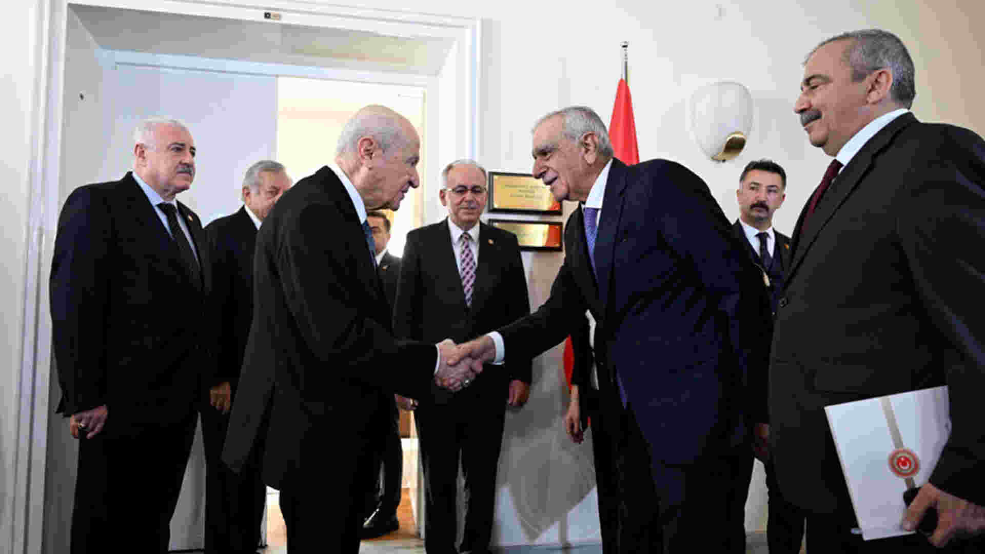 BAHÇELİ’NİN BAŞLATTIĞI SÜREÇTE ÖCALAN’A SAĞLANACAK ‘ŞARTLAR’ MERAK KONUSU OLDU!…