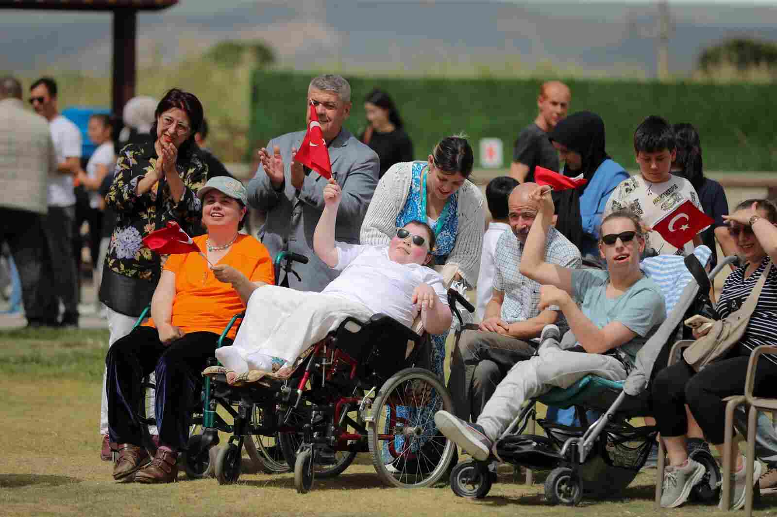 Aliağa’nın Özel Çocuklarından Rengarenk Bahar Şenliği…