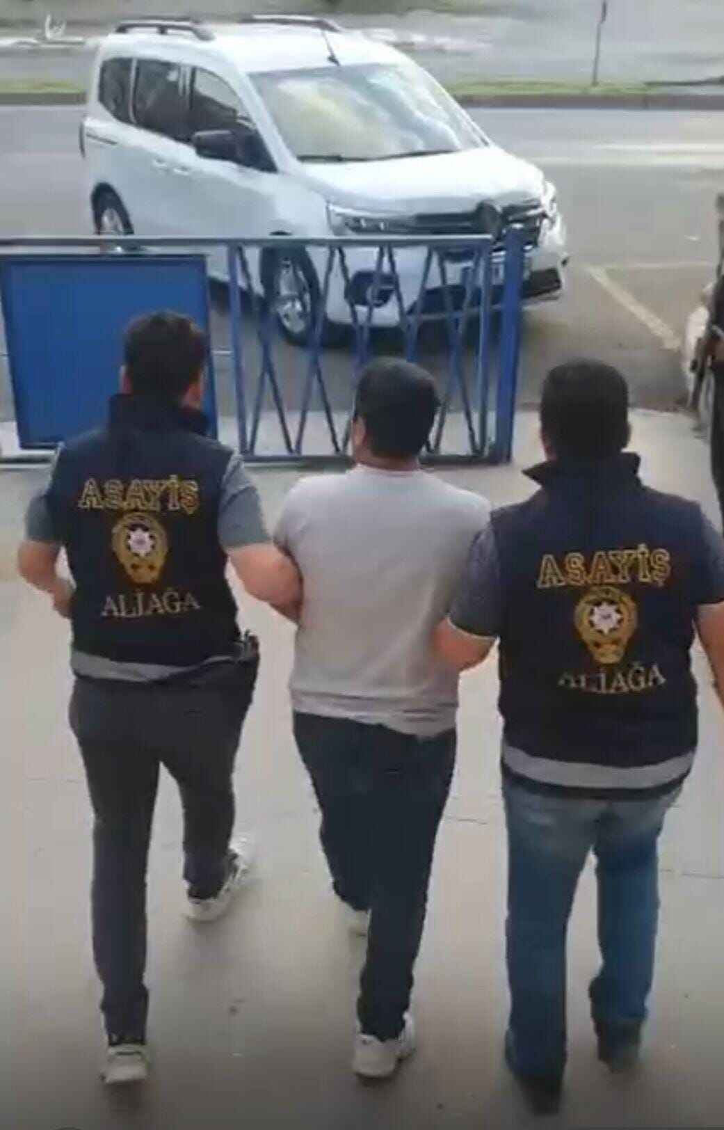 ALİAĞA EMNİYETİ, 7 YILDIR ARANAN KATİL ZANLISINI YAKALAYIP ADALETE TESLİM ETTİ…