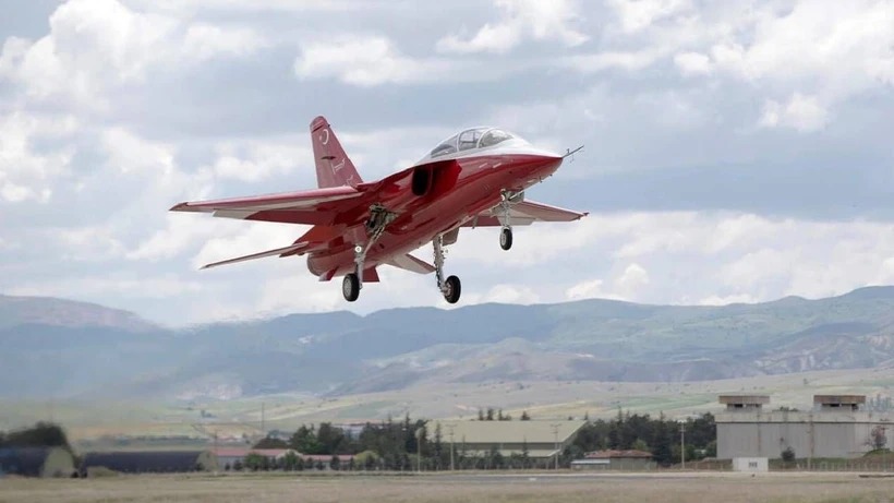 UÇUŞ TESTLERİNDE RAKİPLERİNİ SOLLADI, NATO ÜLKESİ İSPANYA HAVA KUVVETLERİNİN GÜVENİNİ KAZANDI…