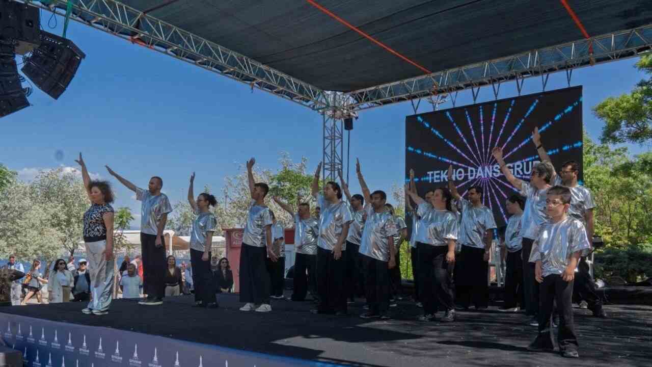 BÜYÜKŞEHİR’DEN İZMİR’DE: “ENGELLİLER HAFTASI NEDENİYLE: “ÇARŞAMBA EĞLENCESİ…”