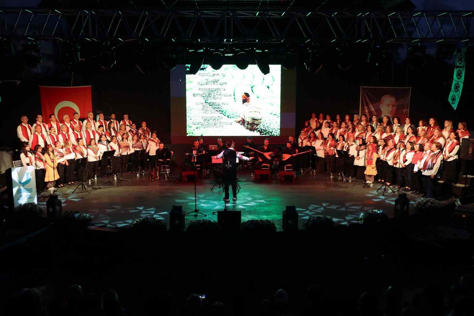 Karadeniz’in Coşkulu Ezgileri Aliağa’da Yankılandı…