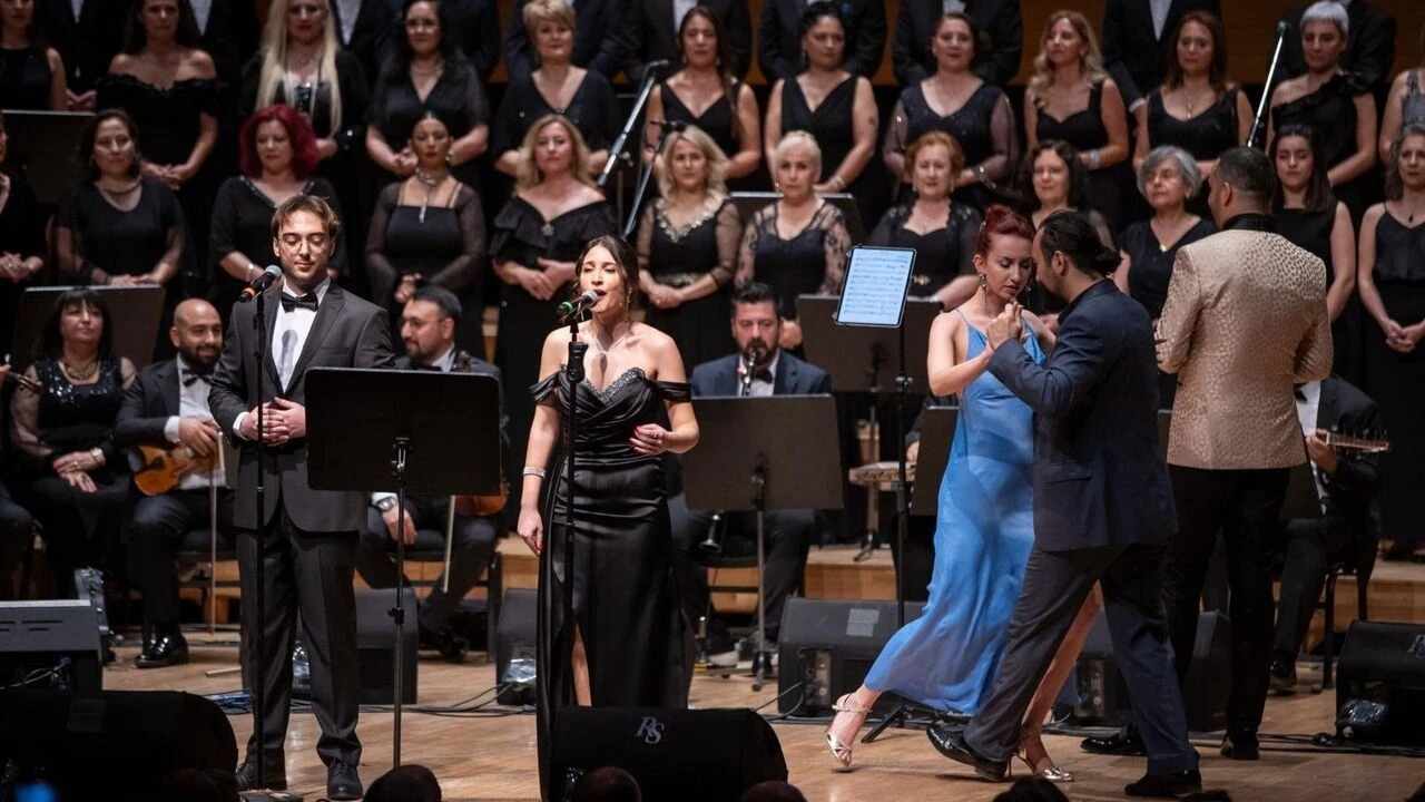 İZMİR BÜYÜKŞEHİR’DEN: “YAZA MERHABA” KONSERİ…