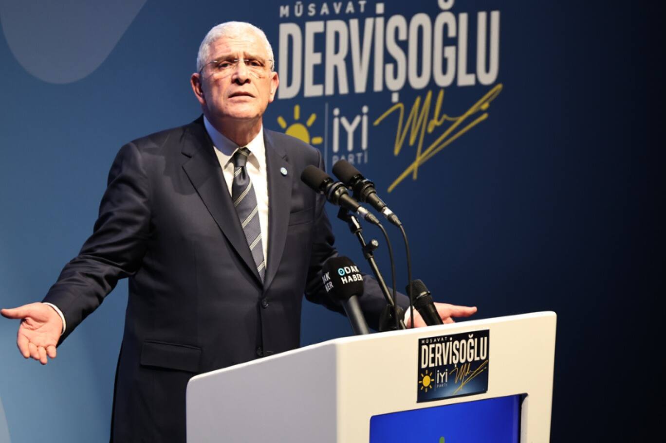 “ABD’NİN VERDİĞİ SİLAHLARI TÜRKİYE’YE KİM TESLİM EDECEK?, SİZ GERİ ZEKALI MISINIZ?…”