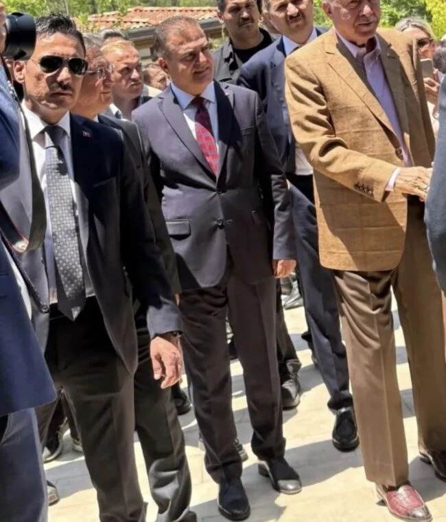 İYİ PARTİLİ ÇÖMEZ: “ERDOĞAN’IN GİYDİĞİ AYAKKABININ MARKASI, STEFANO RİCCİ, FİYATI 300 BİN LİRA…”