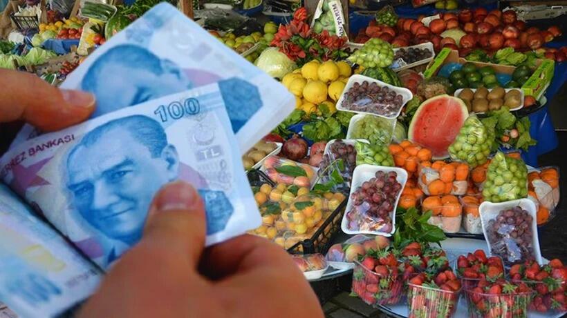 VATANDAŞ ARTIK MEYVE DE YİYEMİYOR, MEYVE FİYATLARI EL YAKIYOR!…