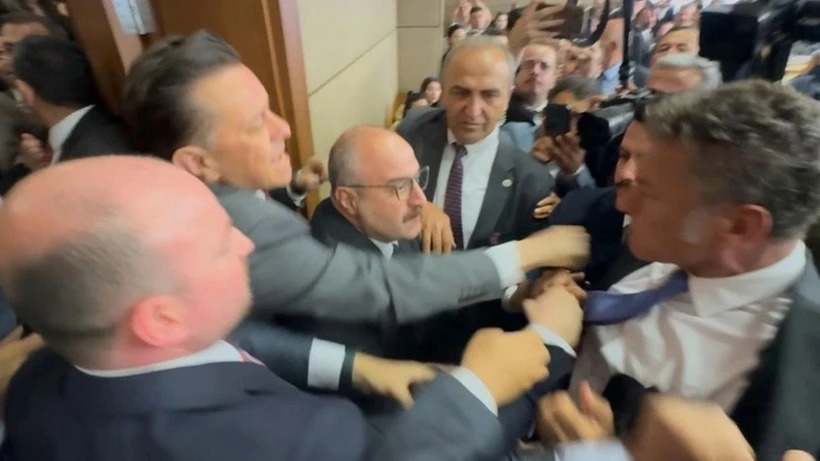 MADENCİLİK FAALİYETLERİNİN ZEYTİNCİLİĞE TERCİH EDİLDİĞİ! YASA TEKLİFİNİN TAMAMI KOMİSYONDAN GEÇTİ!…