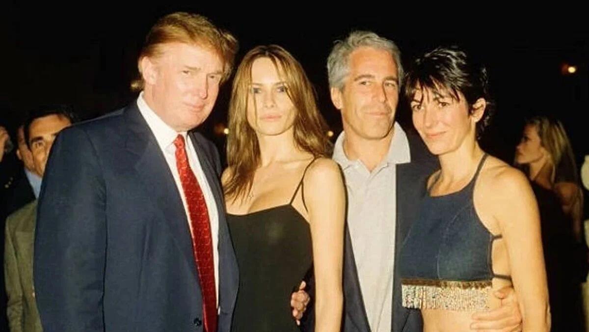 ÜNLÜ MODEL’DEN ÇARPICI TRUMP AÇIKLAMASI: “BANA YAPMADIĞI KALMADI!…”