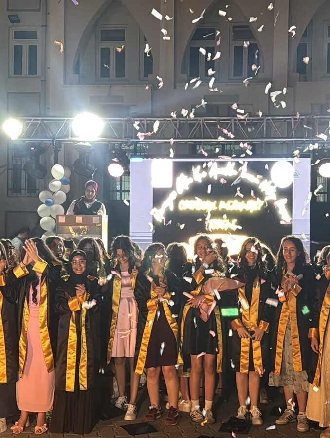 DİLİPAK: “AZ ZAMANDA BÜYÜK İŞLER BAŞARMIŞIZ, MİNİ ETEKLİ İLAHİYATÇILAR GELİYOR…”