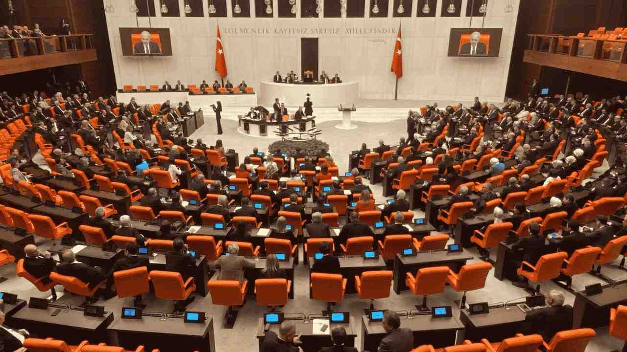 TBMM’DE ZEHİRLENME ŞÜPHESİ!…