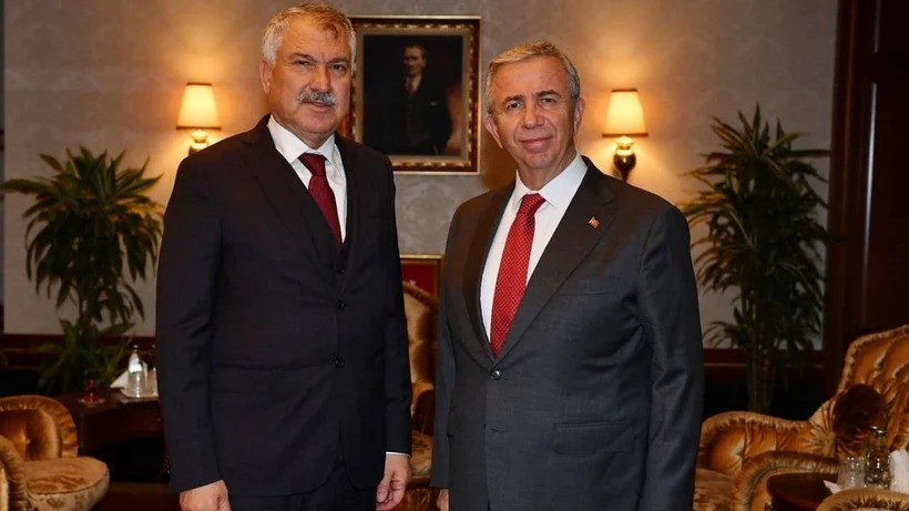 YAVAŞ: “ZEYDAN KARALAR ADANA’DIR, ADANA ZEYDAN KARALAR’DIR…”