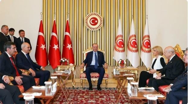 ÇİLLER SİYASETE GERİ Mİ DÖNÜYOR?…