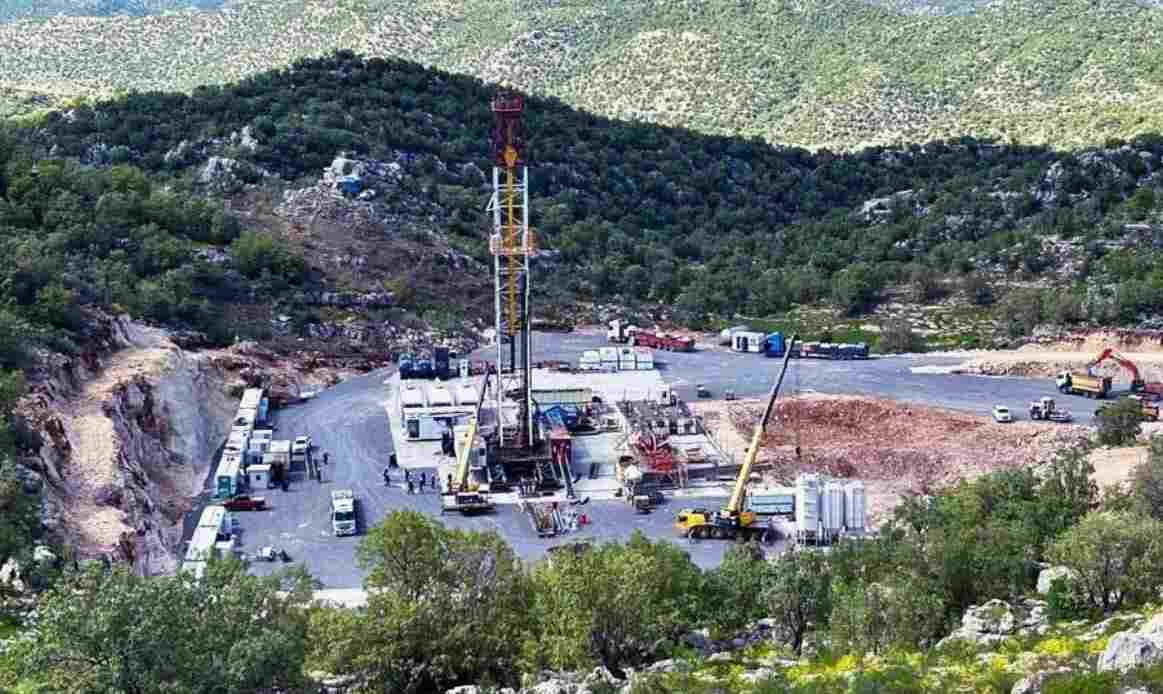 ADIYAMAN’DA ZENGİN PETROL REZERVİNE RASTLANDI, ARAÇ SAHİPLERİNİ KORKU SARDI!…