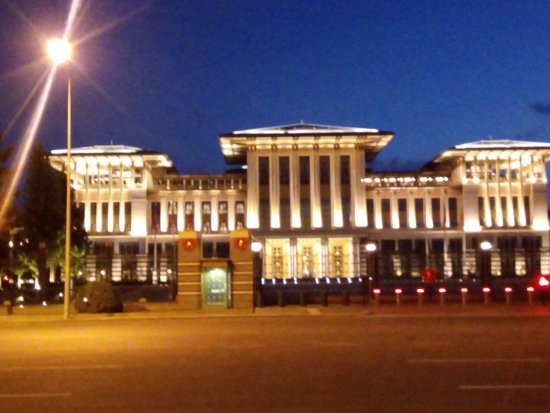 İSTANBUL DA HİLAFET ÇAĞRISI YAPAN GRUP BAŞKALDIRI KARARI ALDI: “GAZZE İÇİN CUMHURBAŞKANLIĞI KÜLLİYESİ’NE YÜRÜYORUZ…”