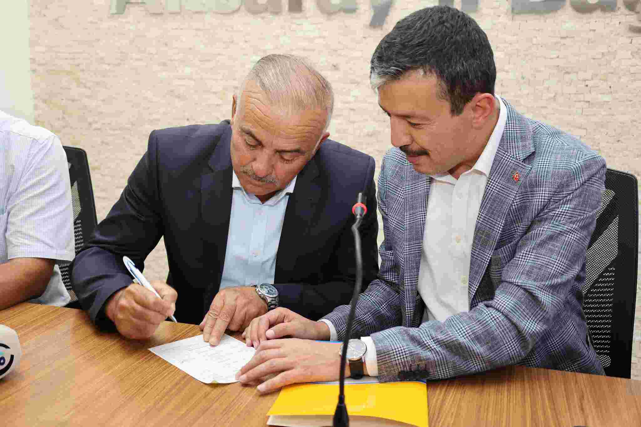 İYİ PARTİ’DEN İSTİFA EDEN BELEDİYE BAŞKANI AKP’YE HIZLI GEÇİŞ YAPTI!…