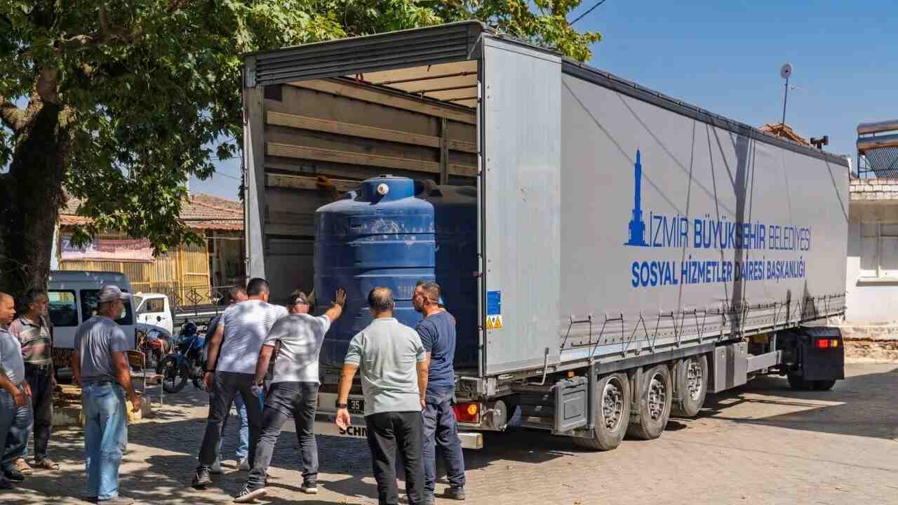 İZMİR BÜYÜKŞEHİR’DEN YANGIN BÖLGESİNE HAYATİ DESTEK…