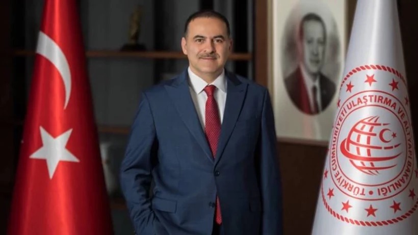 BAKAN YARDIMCISI, DİPLOMA SKANDALININ ARDINDAN ÖZGEÇMİŞİNİ DEĞİŞTİRDİ!…