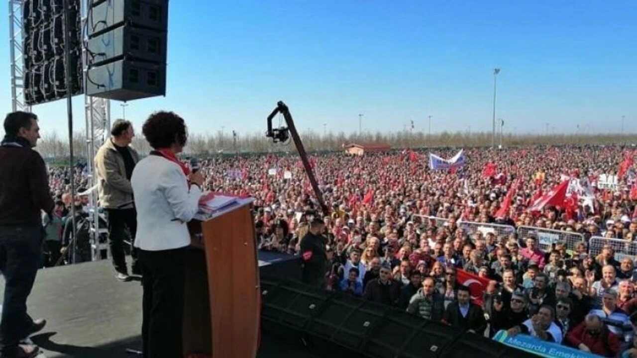 ÖZÜPAK: “BÜTÇEDEN HAKKIMIZI VERMEK İSTEMEYENLERE KARŞI TEK ÇAREMİZ VAR, BİR OLMAK, TEK SES, TEK YÜREK, TEK YUMRUK OLMAK!…