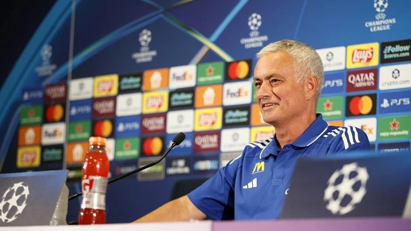 BENFİCA’YI ÖVDÜ, F.BAHÇE’Yİ GÖMDÜ, TARAFTARI KÜPLERE BİNDİRDİ!…