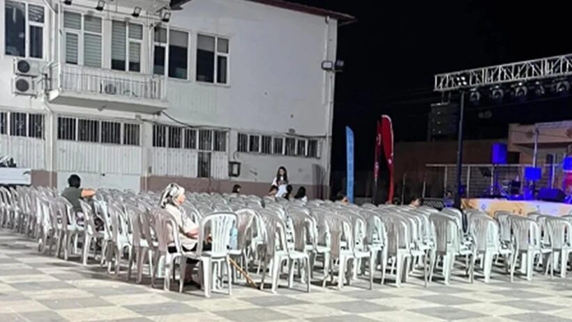 ÇERÇİOĞLU’NUN EV SAHİPLİĞİ YAPTIĞI KONSERE KATILIM OLMADI, SANDALYELER BOŞ KALDI, SAHNE KALDIRILDI!…