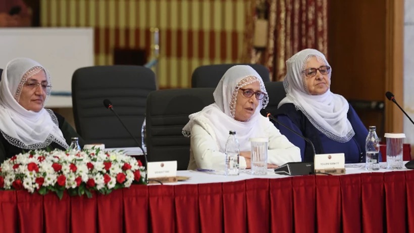 KÜRTÇE’YE KÜRTÇE BİLE DENMEDİ, KOMİSYON GERGİN ANLARA SAHNE OLDU…