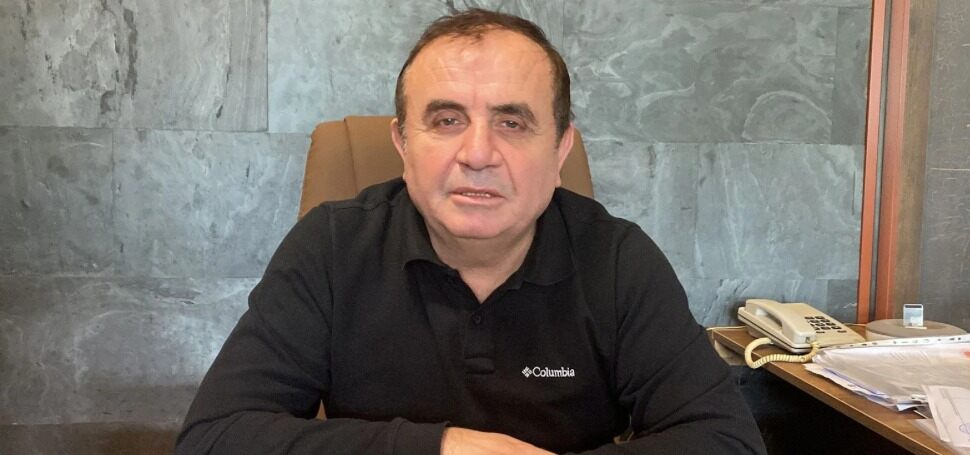 TRAFİK’TE ARABASI ÇEKİLDİ, AKP’DEN İSTİFA ETTİ!..