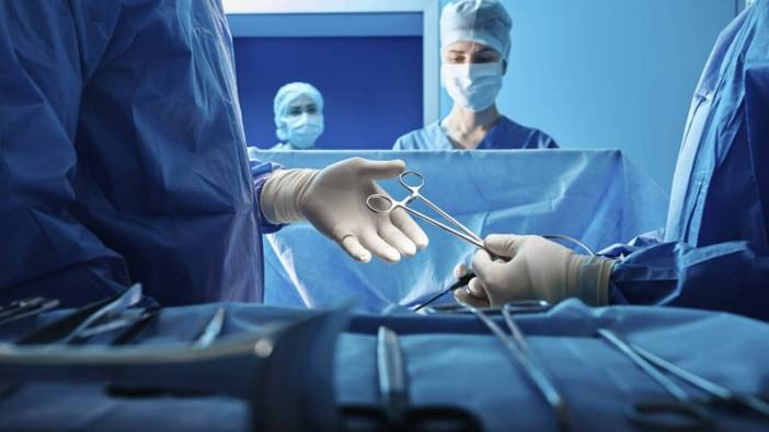 AMELİYATI YARIDA BIRAKTILAR, BAŞKA BİR ODA DA İLİŞKİYE GİRERKEN YAKALANDILAR!…