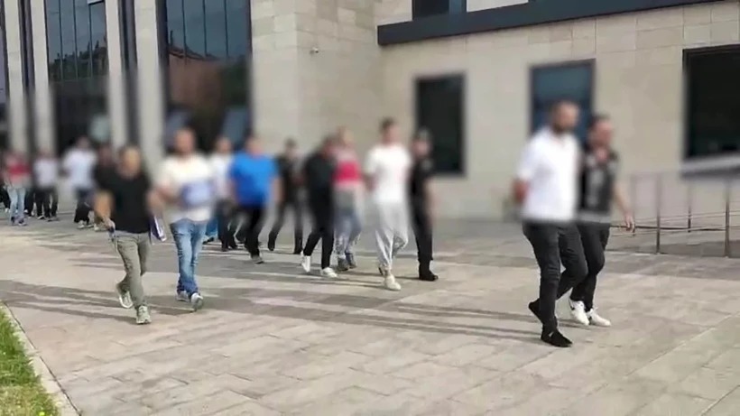 ÇANAKKALE ESNAFINA KABUS GİBİ ÇÖKEN ÇETE ÇÖKERTİLDİ…