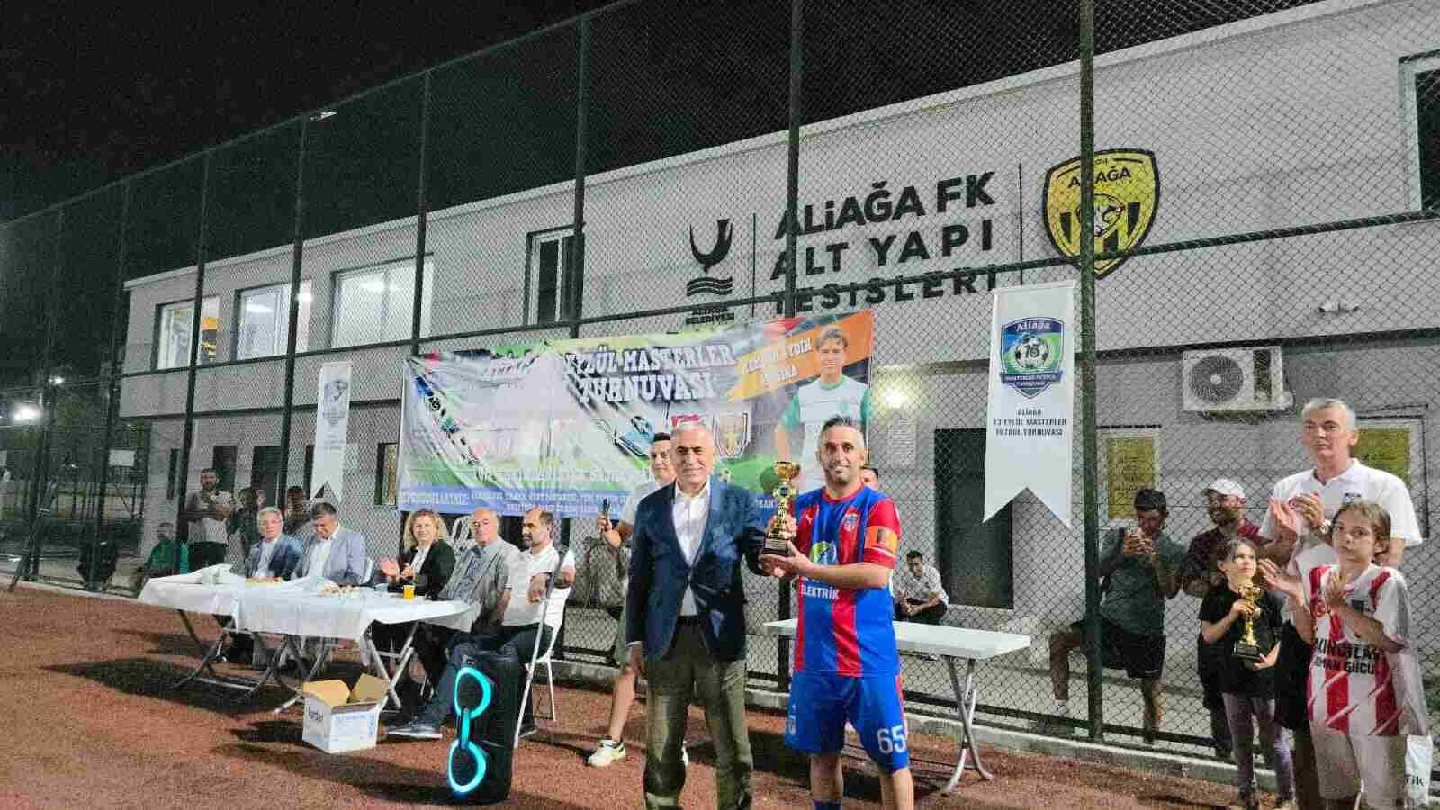 ALİAĞA’NIN KURTULUŞ GÜNÜ ANISINA DÜZENLENEN TURNUVA’NIN ŞAMPİYONU, ALİAĞA BAKIRÇAY MASTERLER TAKIMI OLDU…