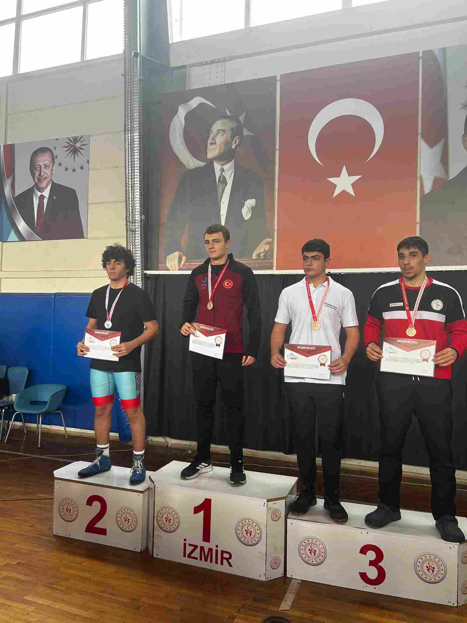 Aliağa’nın Genç Güreşçileri Okullarını İzmir Üçüncüsü Yaptı…