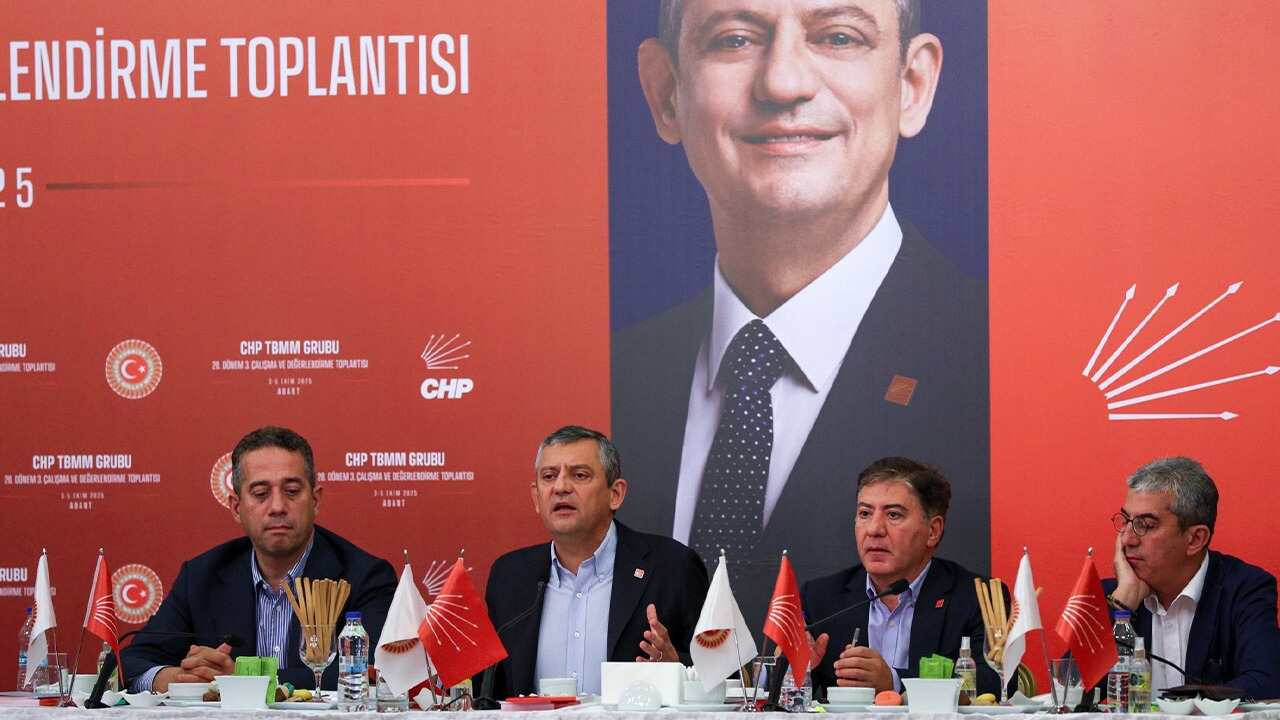 ÖZEL’DEN-ERDOĞAN’A: “HAZIRIM DİYORSA YARIN AKŞAM ÇIKSIN KARŞIMA…”