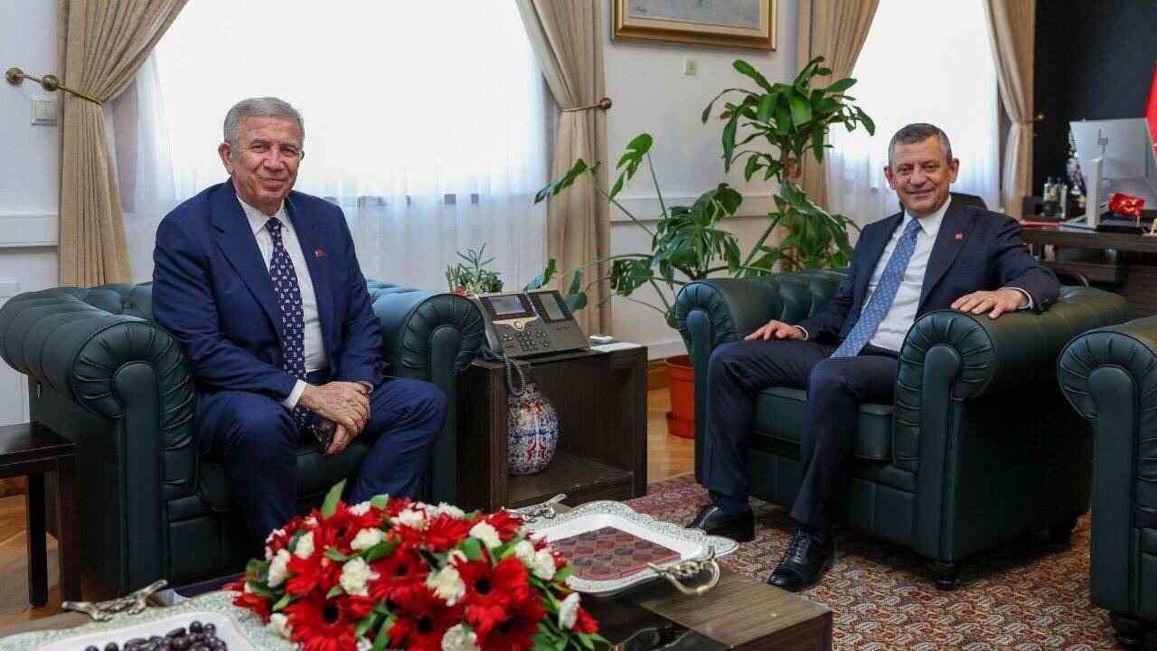 ÖZEL VE YAVAŞ’IN SÜRPRİZ GÖRÜŞMESİ…