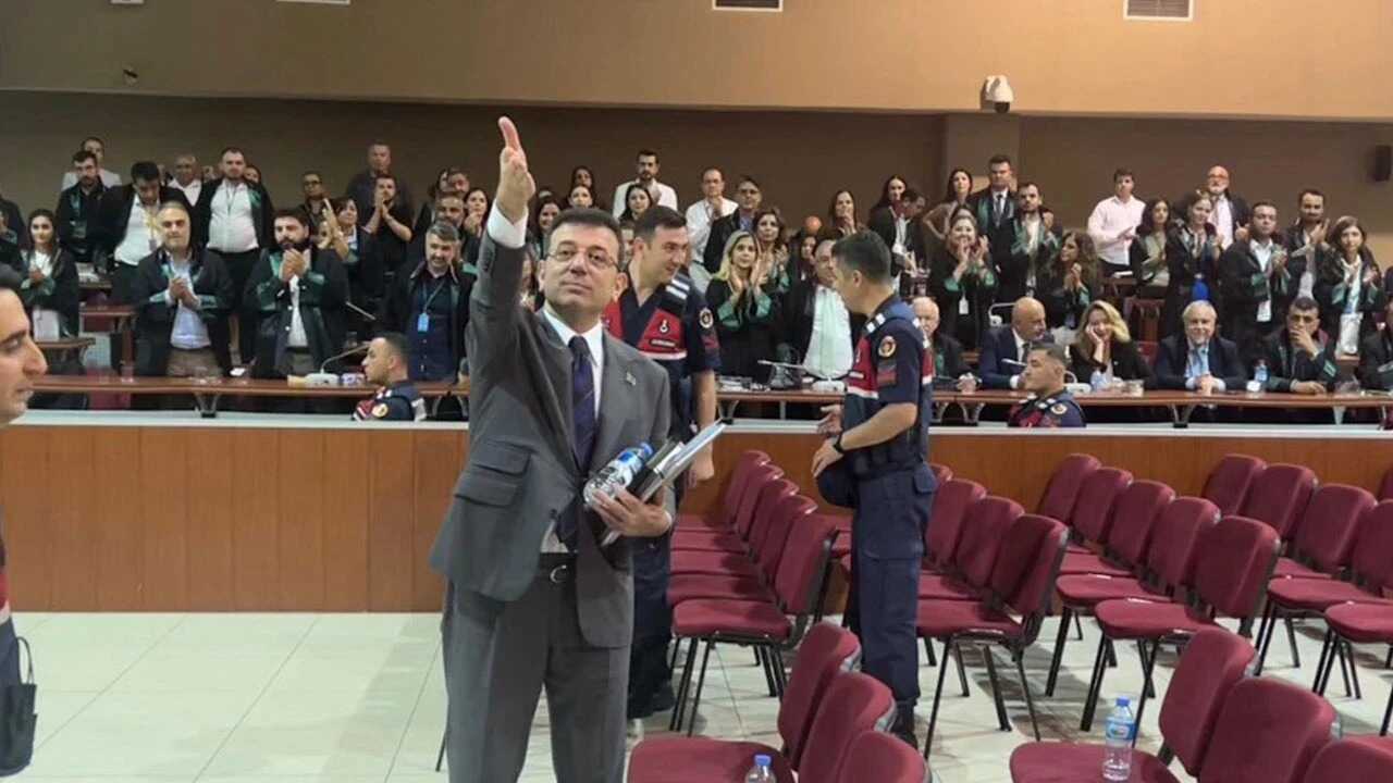 “NEDEN KORKUYORSUNUZ?” DEDİ, MAHKEME DE YAŞANANLARA TEPKİ GÖSTERDİ!…