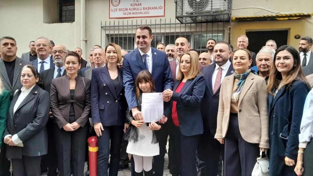 CHP İZMİR’İN ÇİÇEĞİ BURNUNDA İL BAŞKANI ÇAĞATAY GÜÇ MAZBATASINI ALDI…