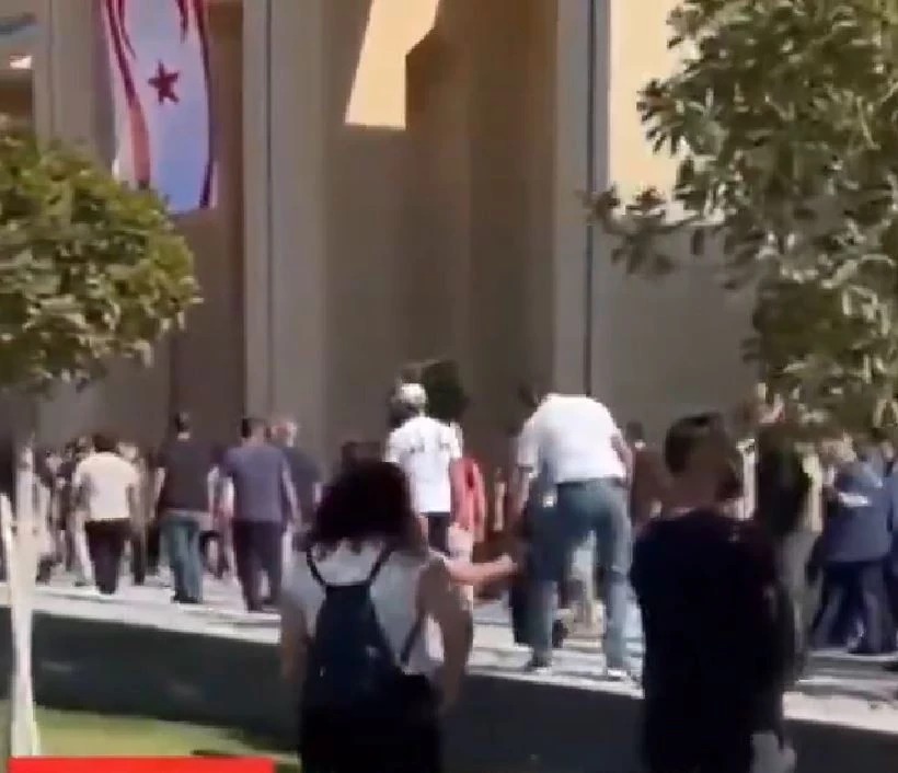 “CUMHURBAŞKANLIĞI, HALKTAN KOPUK BİR YER OLMAYACAK” DEDİ, ERDOĞAN’IN YAPTIRDIĞI SARAYI HALKA AÇTI…