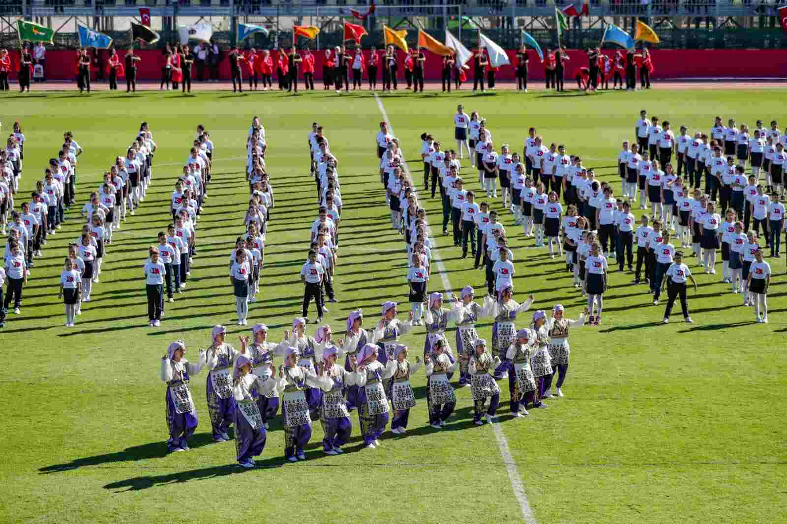 Aliağa Atatürk Stadyumu’nda Cumhuriyet Coşkusu…