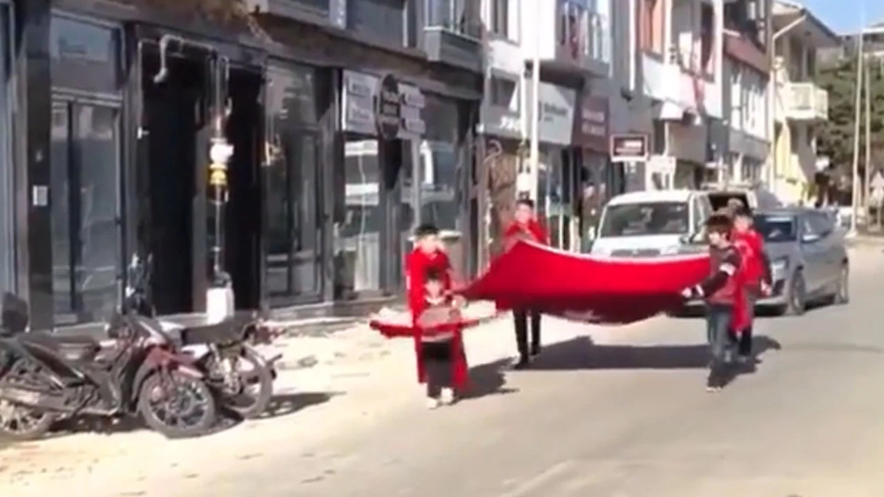 5 ÇOCUK KENDİ TÖRENLERİNİ YAPTILAR, YÜREKLERİ ISITTILAR!…