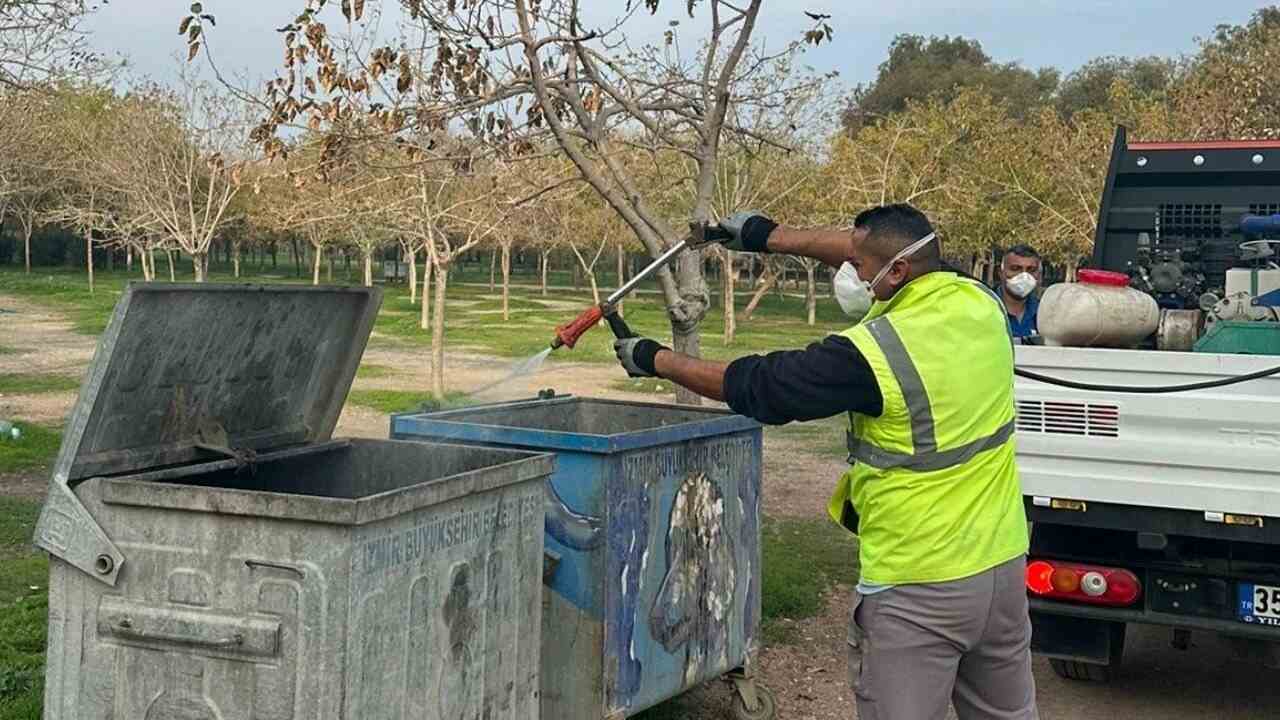 İZMİR’DE BÜYÜKŞEHİR’DEN KARASİNEKLE ARALIKSIZ MÜCADELE…