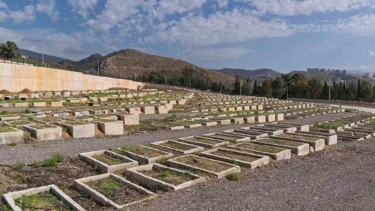 BÜYÜKŞEHİR’İN ÖRNEKKÖY’DEKİ ÇİFT KATLI MEZARLIĞI, 50 YILLIK İHTİYACI KARŞILAYACAK…