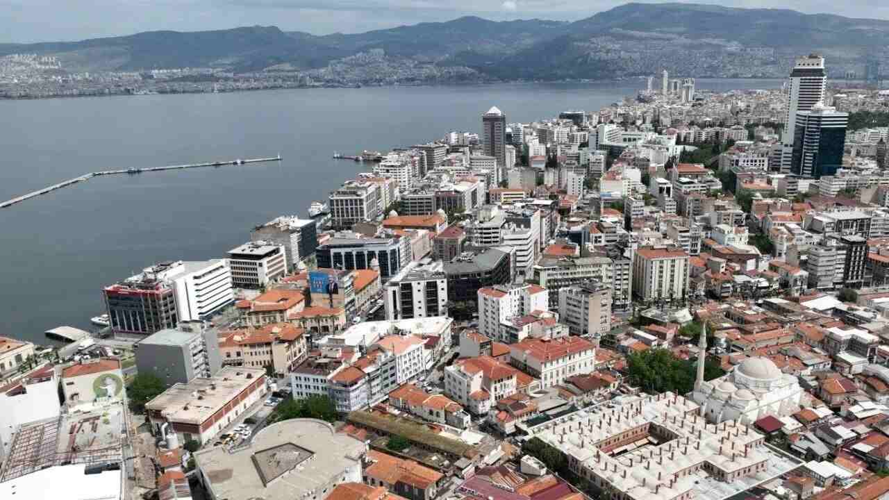 İZMİR TARİHİ LİMAN KENTİ, EFES VE BERGAMA’DAN SONRA İZMİR’İN 3. UNESCO ALANI OLMAYA HAZIRLANIYOR…