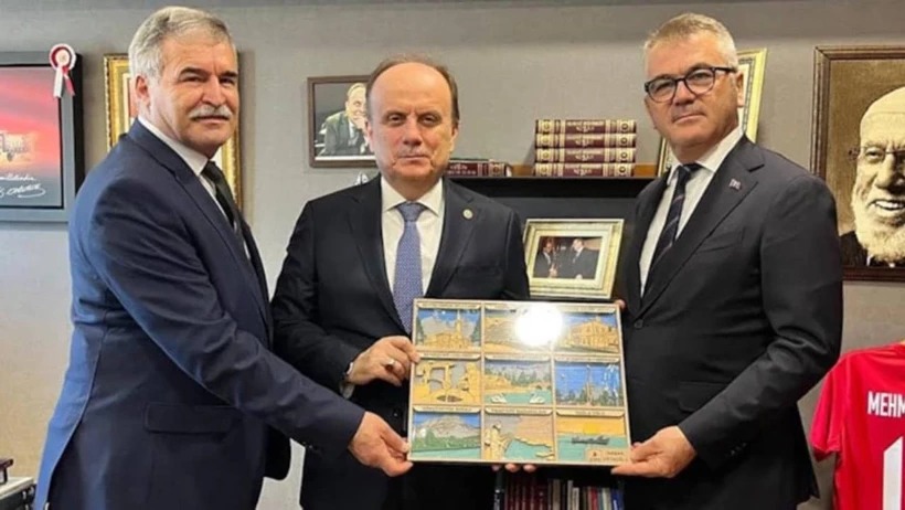 CHP’DEN AKP’YE GEÇTİ, KENDİSİNİ TEHDİT EDEN MİLLETVEKİLİNİ ZİYARET ETTİ…