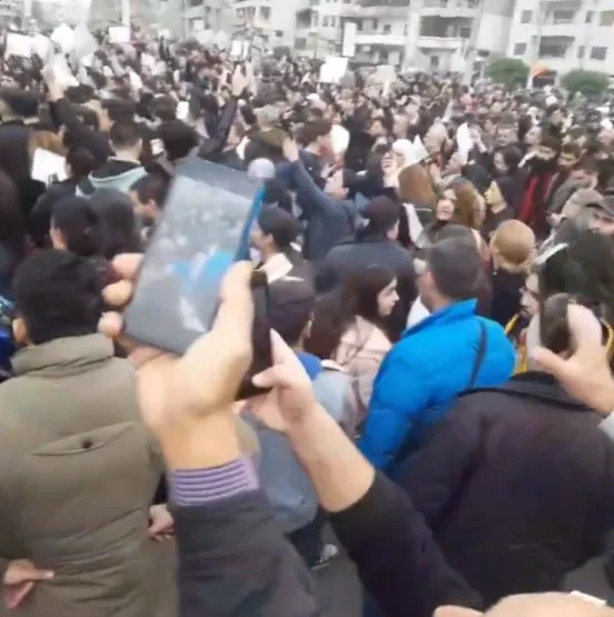 SURİYE’DE BİNLERCE ALEVİ AYAKLANDI, BİR ÇOK KENT’TE ÇATIŞMALAR YAŞANDI…