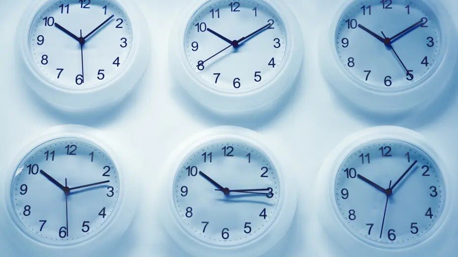 ATOM SAATLERİNİN BULUNDUĞU KENT’TE ELEKTRİK KESİLDİ, ZAMAN SAPTI!…