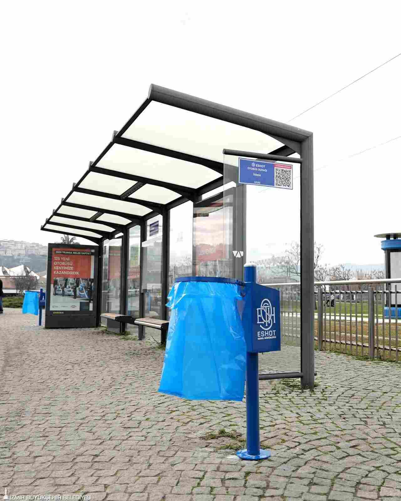 İZMİR’DE DURAKLAR TEMİZ VE DÜZENLİ…