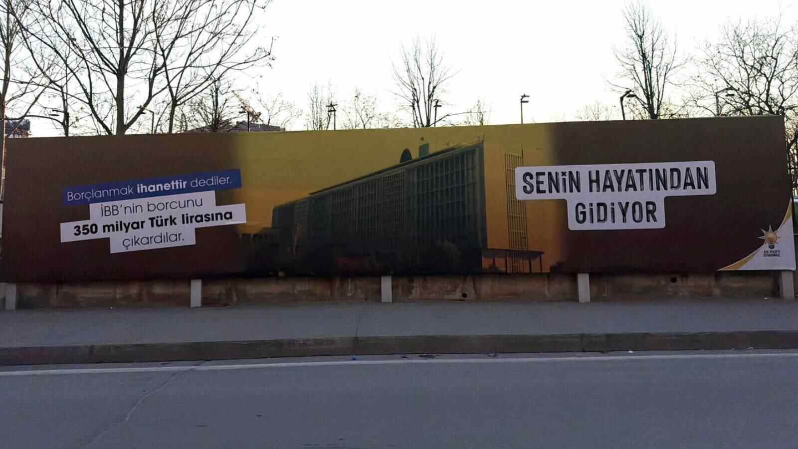 CHP’DEN AKP’NİN AFİŞLERİ İÇİN SUÇ DUYURUSU!…