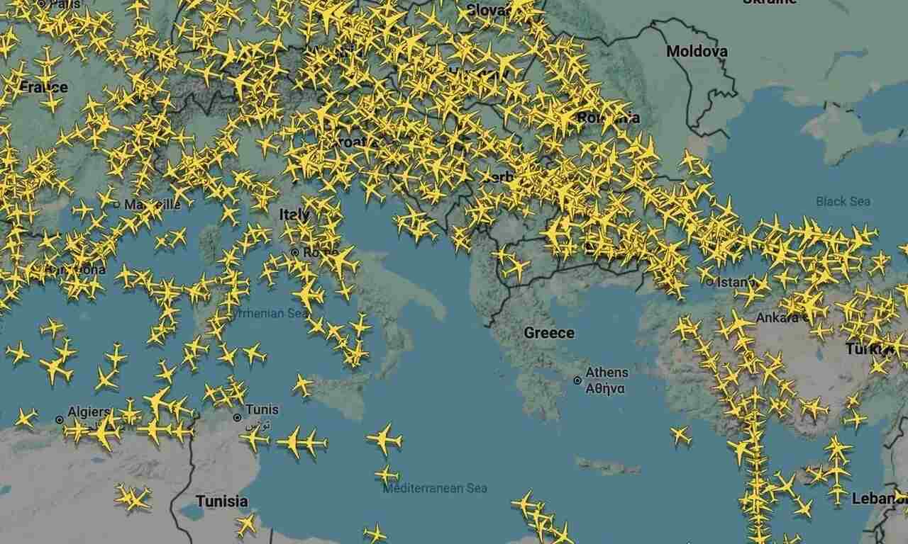 YUNANİSTAN’DA: “RADYO FREKANSI” KAOSU YAŞANIYOR, UÇAKLAR İNİŞ-KALKIŞ YAPAMIYOR, BAZI UÇAKLAR TÜRKİYE’YE YÖNLENDİRİLİYOR…