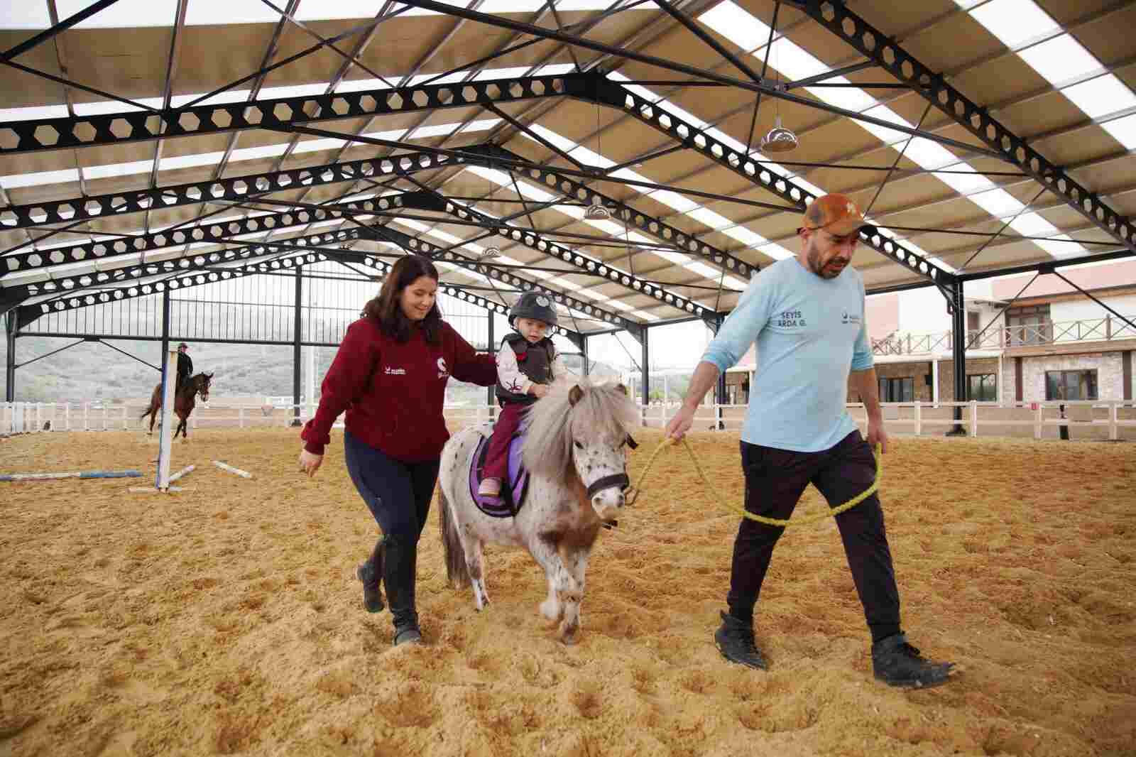 Aliapark’ta Kapalı Manej İle Dört Mevsim Biniş İmkanı…