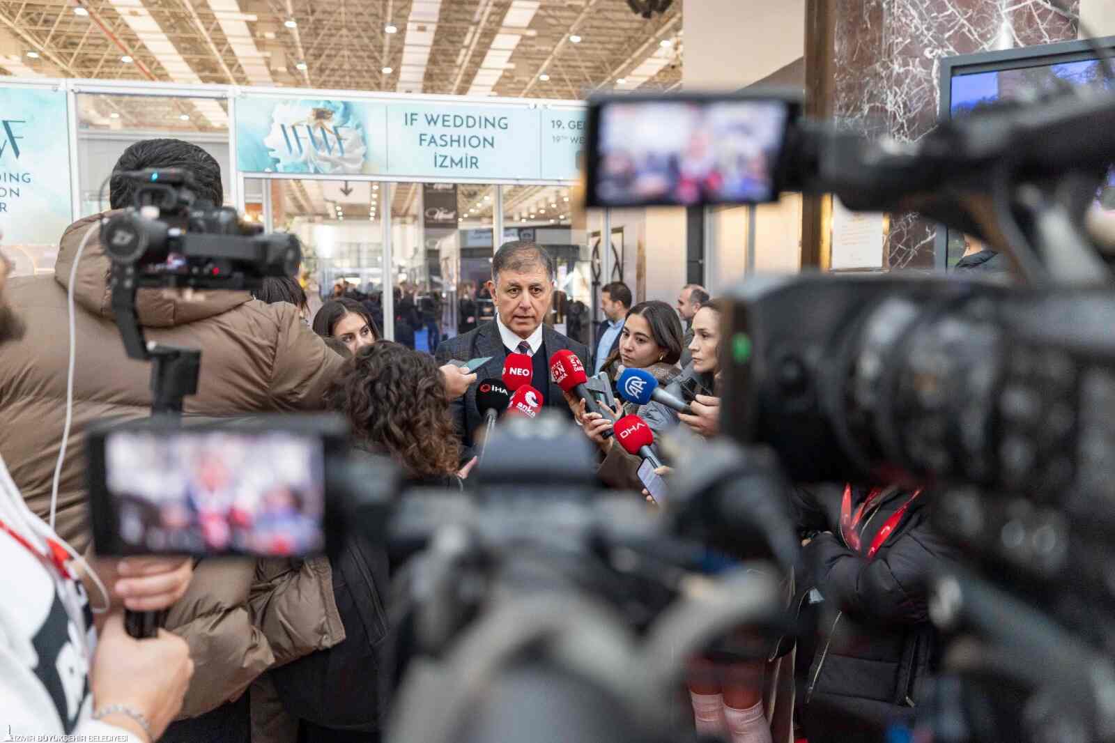 BAŞKAN TUGAY: “YA HİZMET GETİRSİNLER YA DA YAPILAN HİZMETE ENGEL OLMASINLAR…”