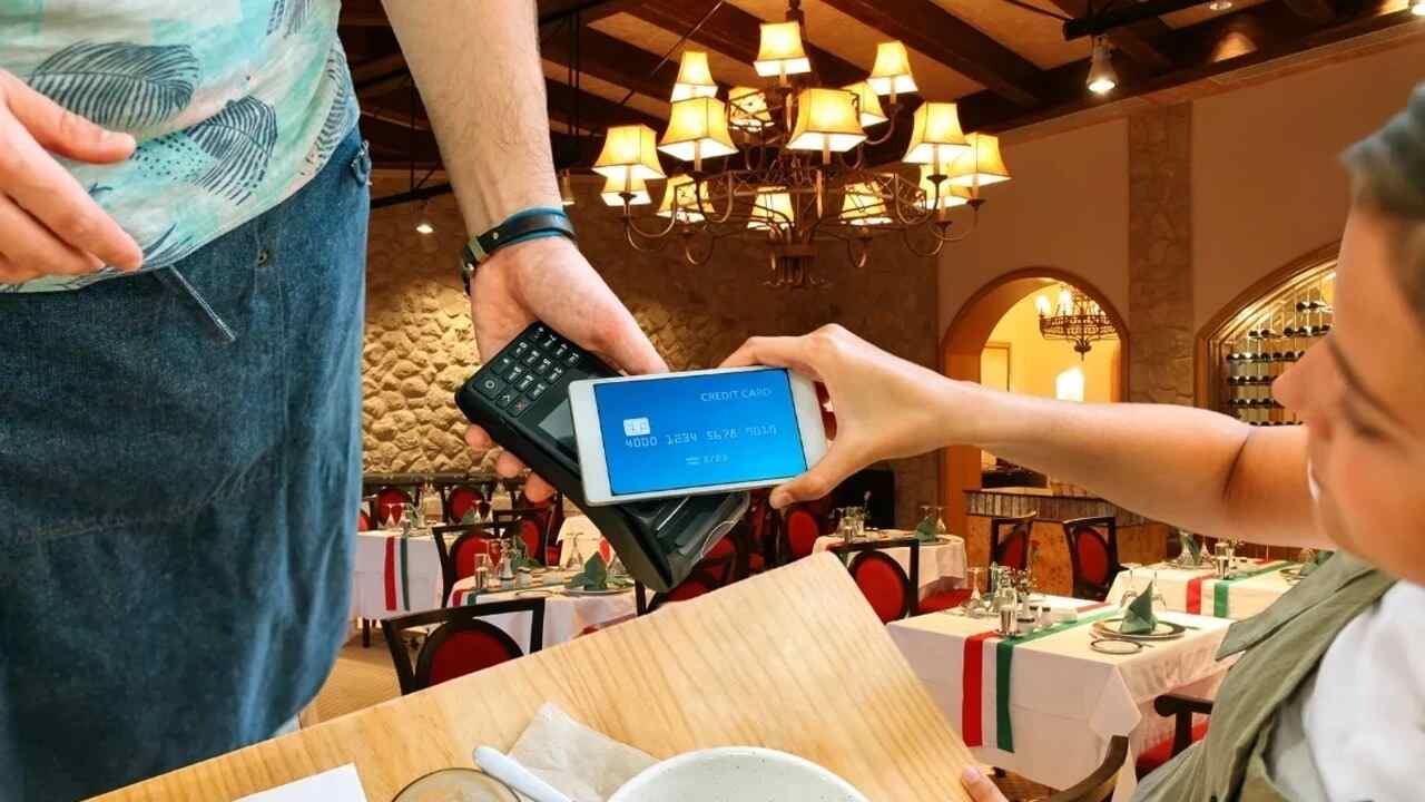 RESTORANLARDA ARTIK SERVİS ÜCRETİ ALINMAYACAK…